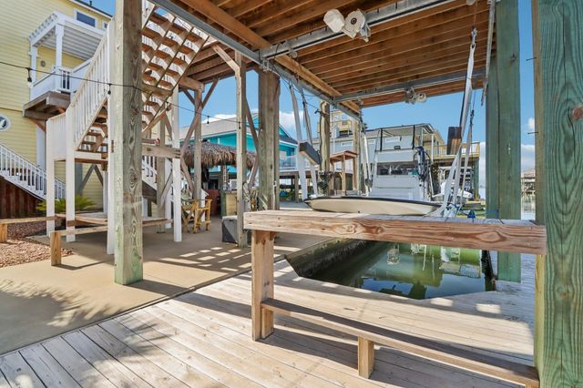 206 China Clipper Drive, Freeport, TX 77541