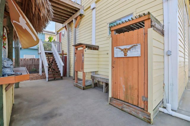 206 China Clipper Drive, Freeport, TX 77541