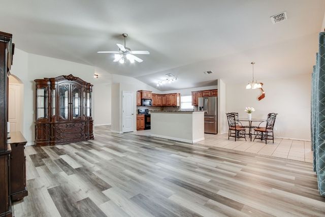 2113 SE 8th Street, Moore, OK 73160