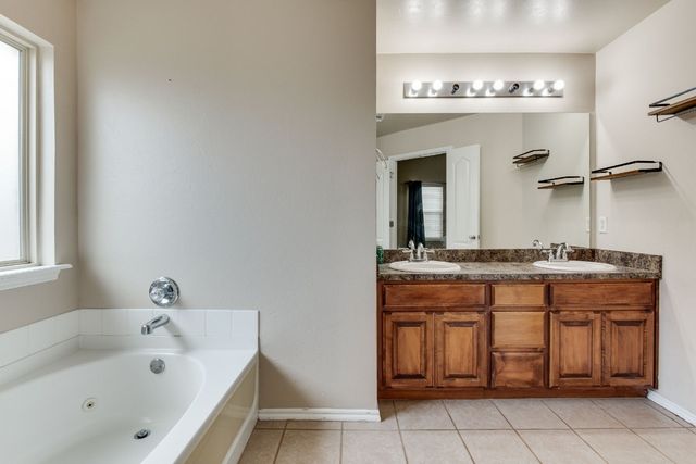 2113 SE 8th Street, Moore, OK 73160