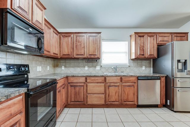 2113 SE 8th Street, Moore, OK 73160