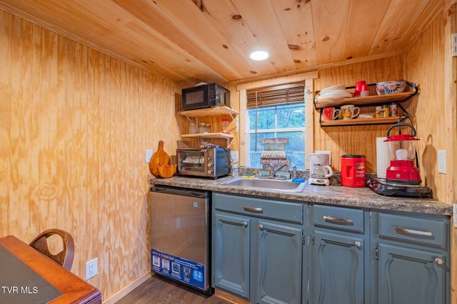 4966 Old Asheville Highway, Flag Pond, TN 37657