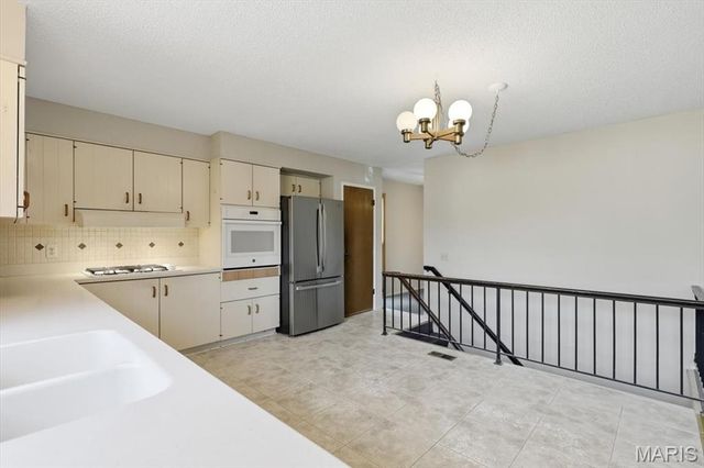 2181 Cherrycove Court, Maryland Heights, MO 63043