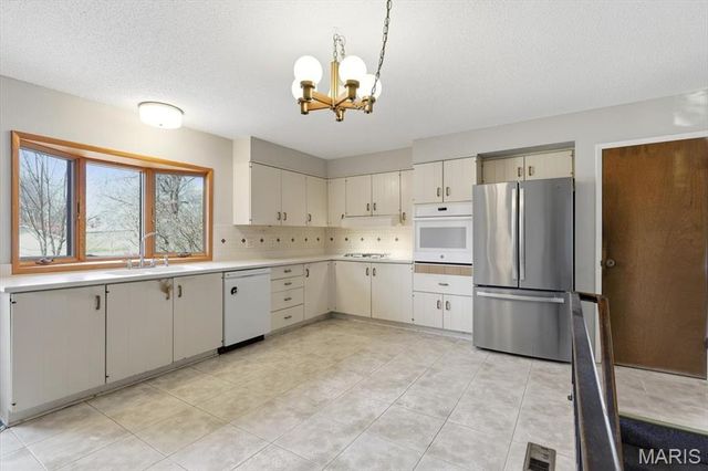 2181 Cherrycove Court, Maryland Heights, MO 63043