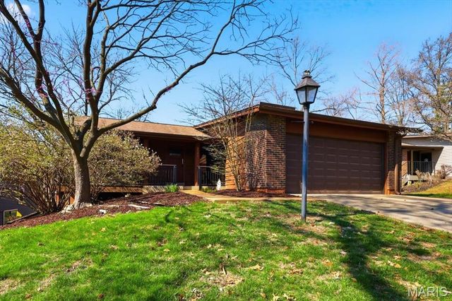 2181 Cherrycove Court, Maryland Heights, MO 63043