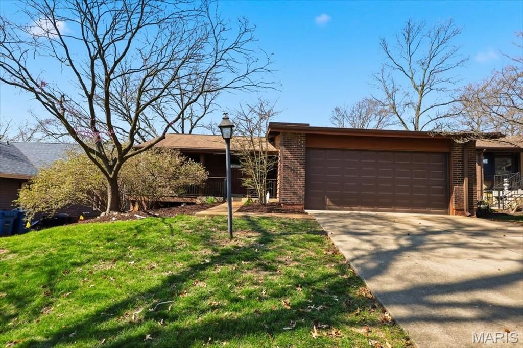 2181 Cherrycove Court, Maryland Heights, MO 63043