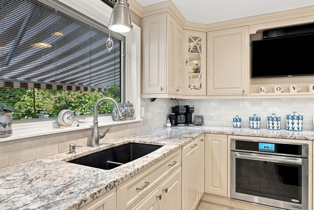 9 Rosewell Road, Bedford, NH 03110