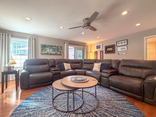 9 Rosewell Road, Bedford, NH 03110
