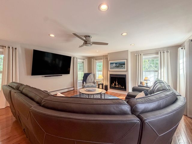 9 Rosewell Road, Bedford, NH 03110