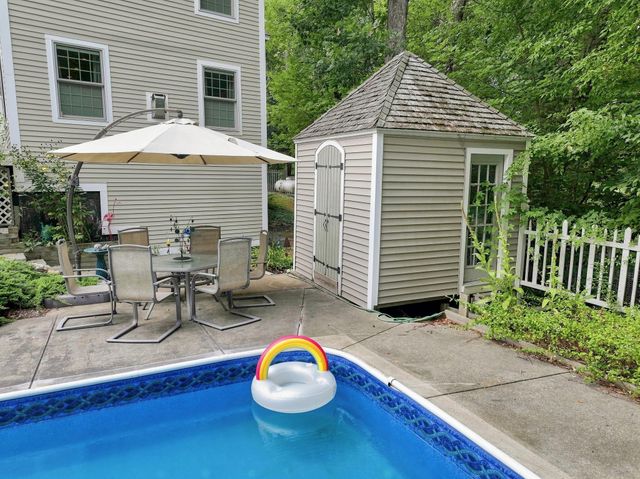 9 Rosewell Road, Bedford, NH 03110