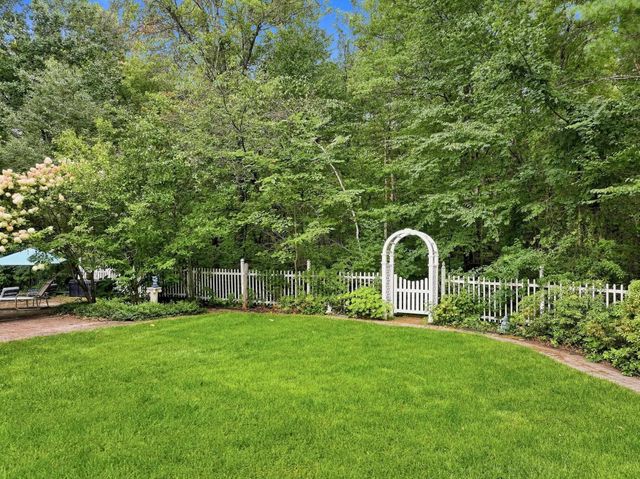 9 Rosewell Road, Bedford, NH 03110