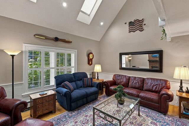 9 Rosewell Road, Bedford, NH 03110