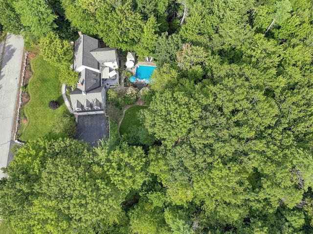 9 Rosewell Road, Bedford, NH 03110