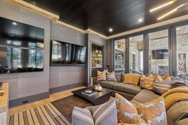 7573 Whiskey Rd, College Grove, TN 37046