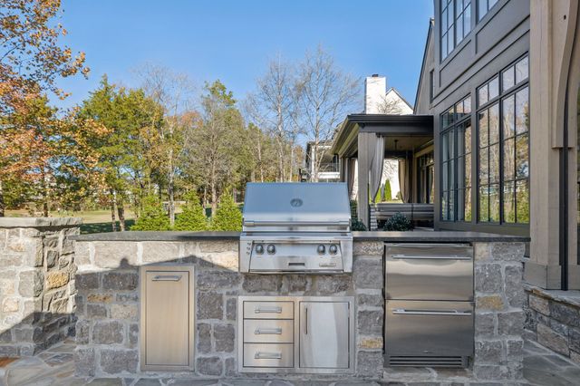 7573 Whiskey Rd, College Grove, TN 37046