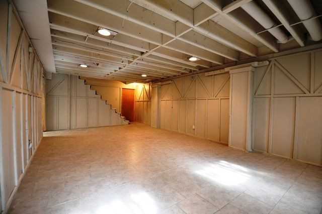 2115 Ashworth Road, West Des Moines, IA 50265