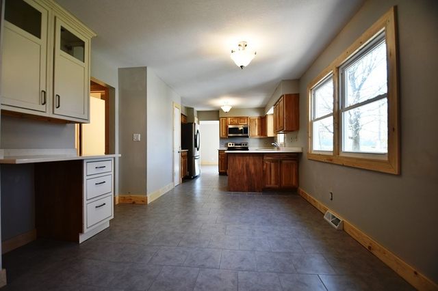 2115 Ashworth Road, West Des Moines, IA 50265