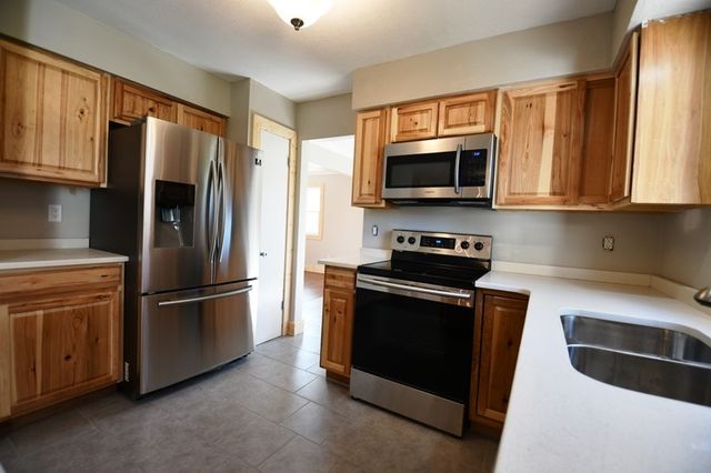 2115 Ashworth Road, West Des Moines, IA 50265