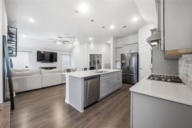 12448 Iveson Drive, Fort Worth, TX 76052