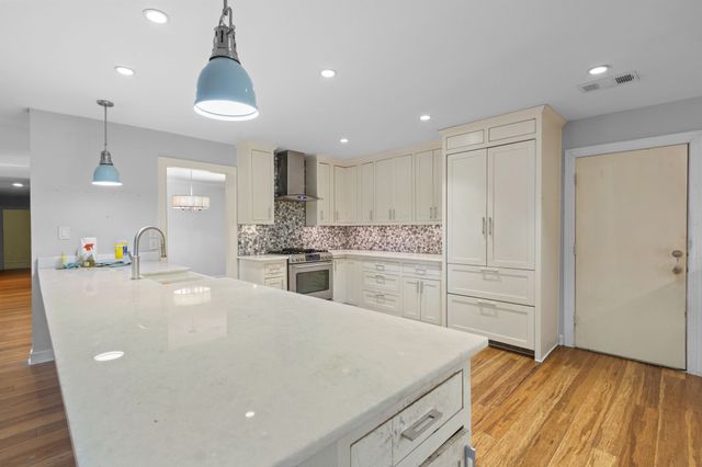 15606 Kingscrest Circle, Dallas, TX 75248