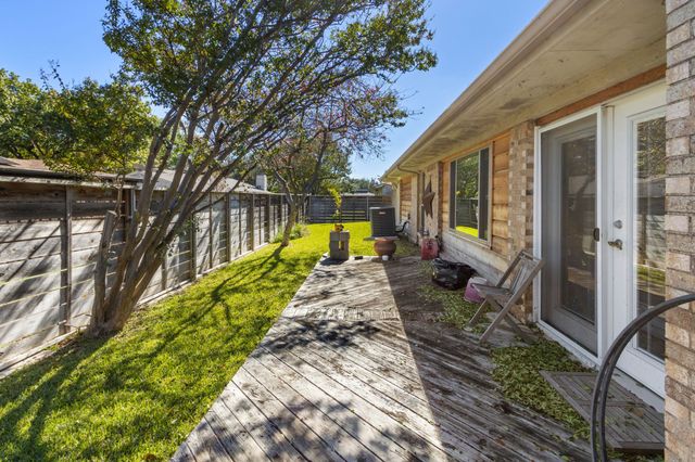 15606 Kingscrest Circle, Dallas, TX 75248