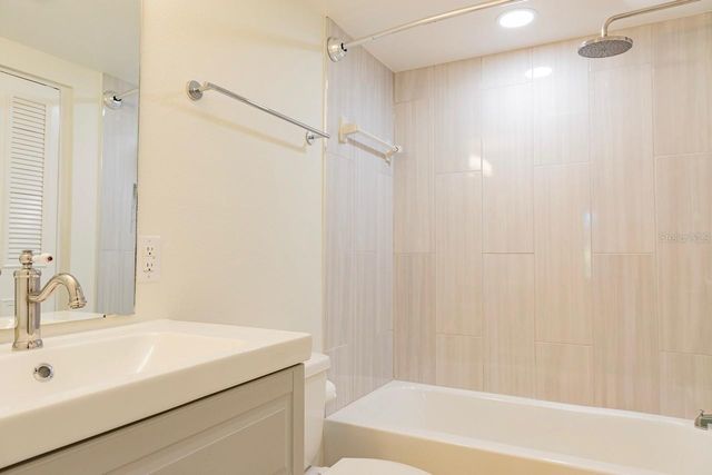 208 LAKE HOWARD DRIVE NW 104, Winter Haven, FL 33880