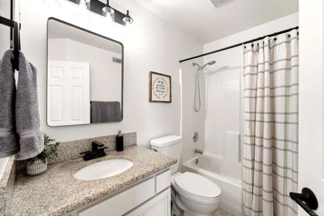2467 Rock View, Escondido, CA 92026