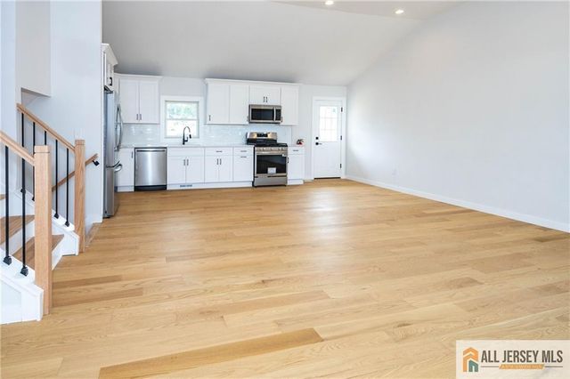 4 Carr Place, Fords, NJ 08863