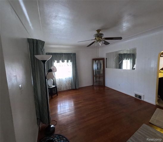 6876 Continental Avenue, Warren, MI 48091