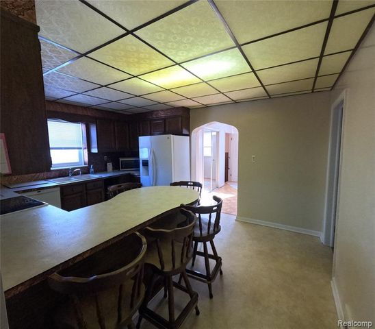 6876 Continental Avenue, Warren, MI 48091