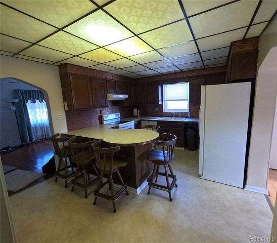 6876 Continental Avenue, Warren, MI 48091