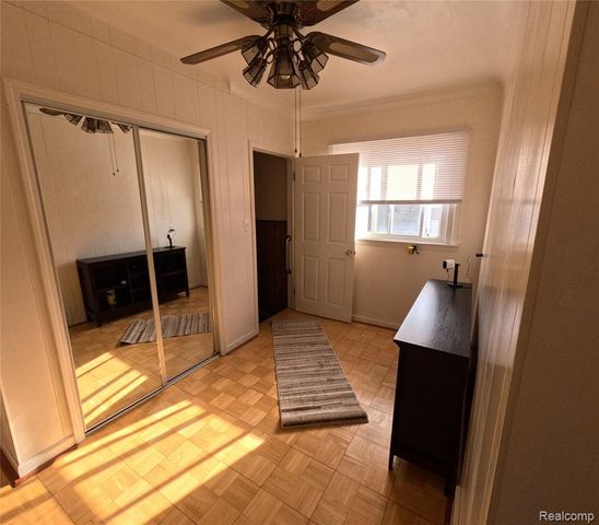 6876 Continental Avenue, Warren, MI 48091