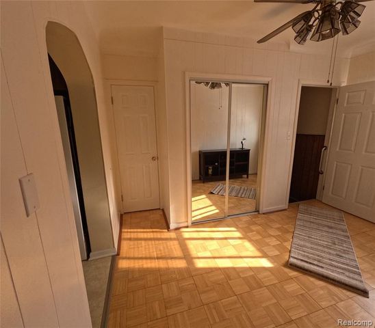 6876 Continental Avenue, Warren, MI 48091