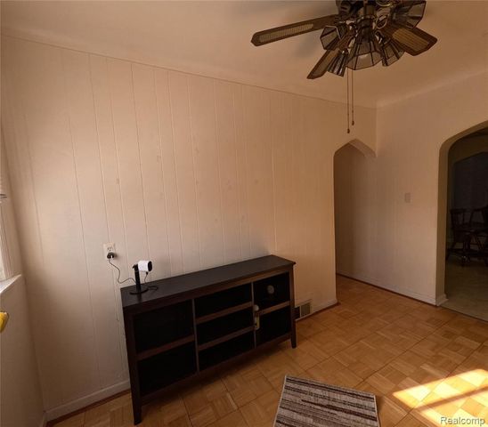 6876 Continental Avenue, Warren, MI 48091