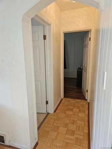 6876 Continental Avenue, Warren, MI 48091