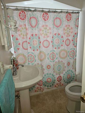 6876 Continental Avenue, Warren, MI 48091