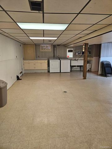 6876 Continental Avenue, Warren, MI 48091