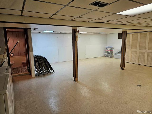 6876 Continental Avenue, Warren, MI 48091