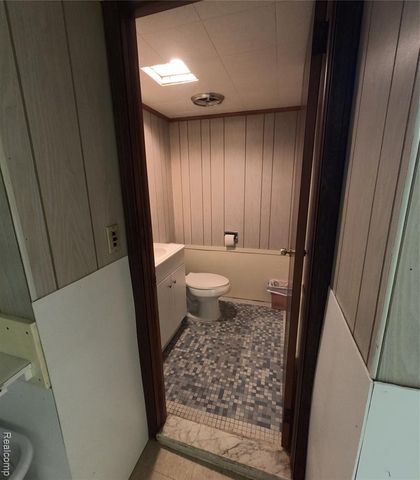 6876 Continental Avenue, Warren, MI 48091