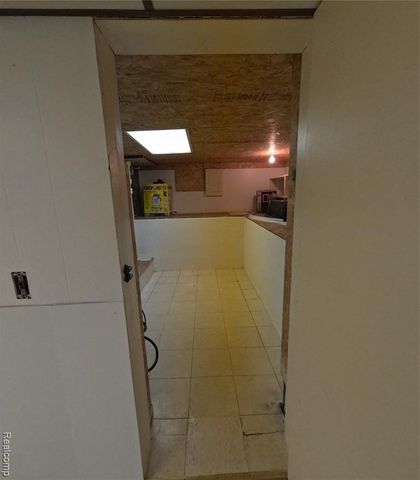 6876 Continental Avenue, Warren, MI 48091