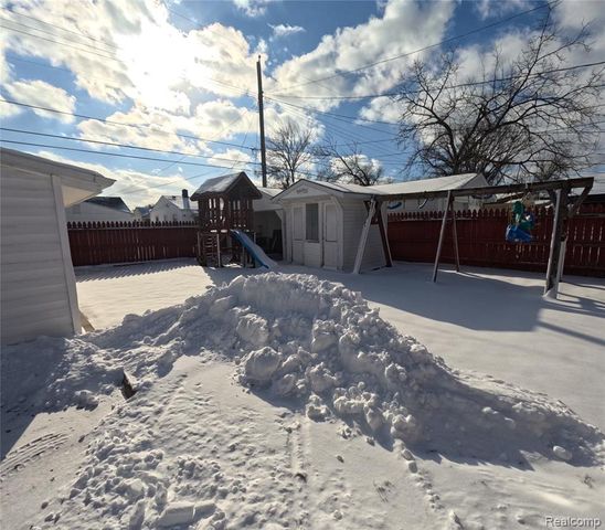 6876 Continental Avenue, Warren, MI 48091