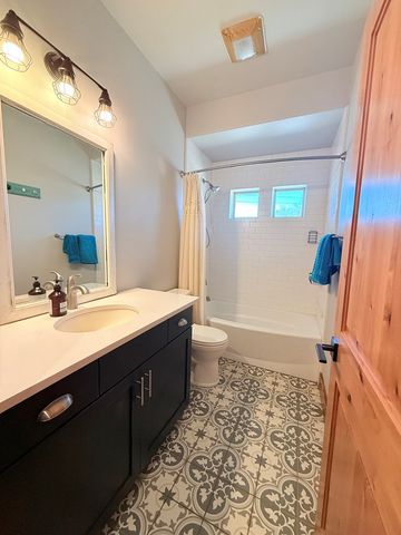 144 Homer Dr, Kerrville, TX 78028