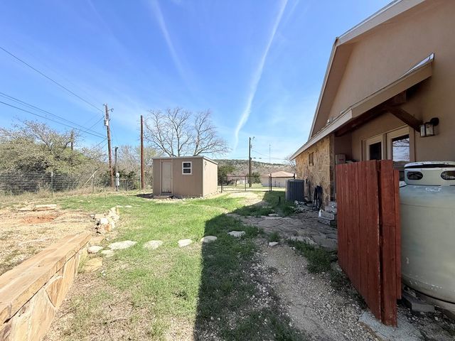 144 Homer Dr, Kerrville, TX 78028