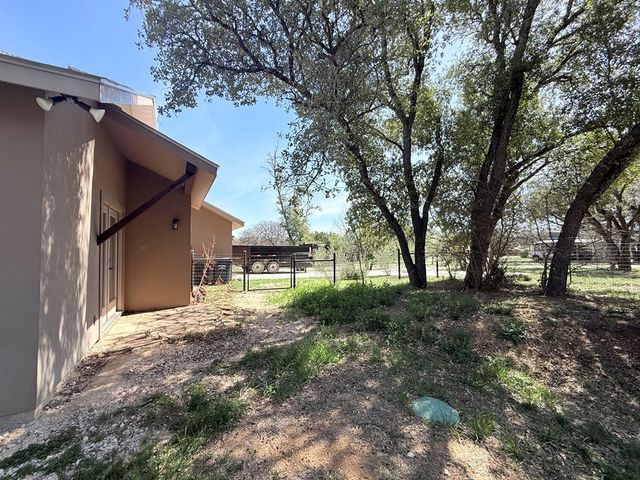 144 Homer Dr, Kerrville, TX 78028