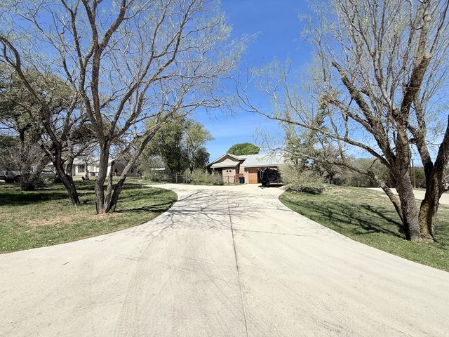 144 Homer Dr, Kerrville, TX 78028