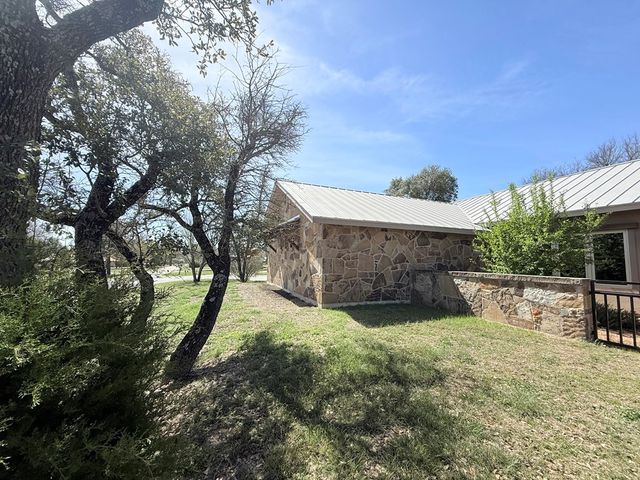 144 Homer Dr, Kerrville, TX 78028