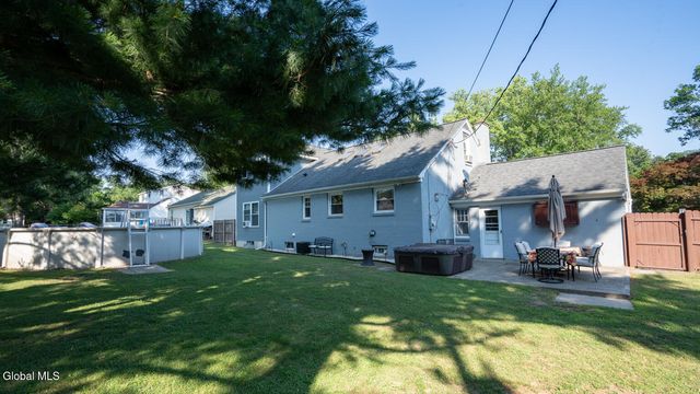 26 Glenwood Street, Guilderland, NY 12203