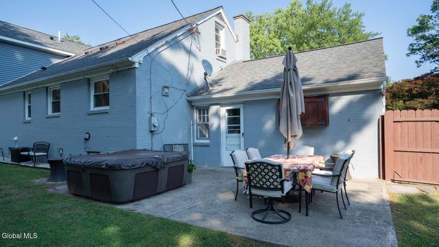 26 Glenwood Street, Guilderland, NY 12203