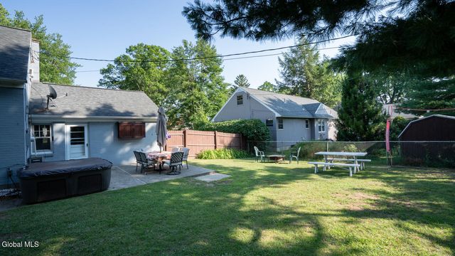 26 Glenwood Street, Guilderland, NY 12203