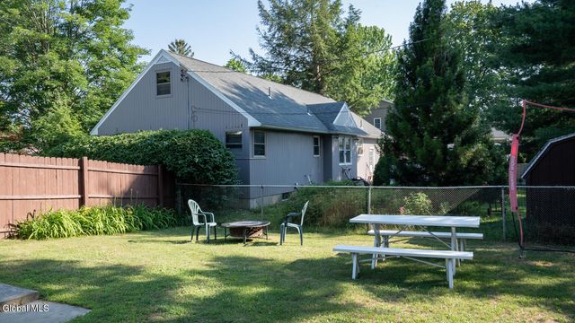 26 Glenwood Street, Guilderland, NY 12203
